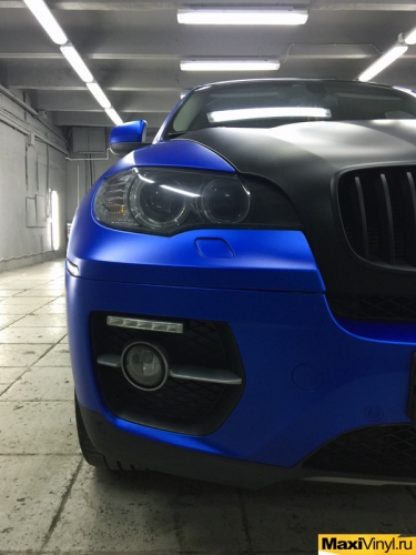 Полная оклейка BMW X6 пленкой синий матовый металлик